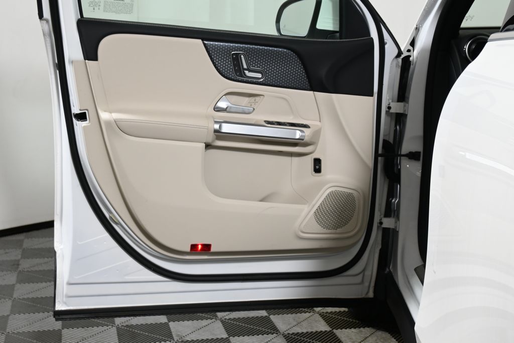 2025 Mercedes-Benz GLB 250 23