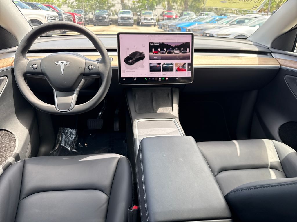 Used 2023  Tesla Standard Range image 5