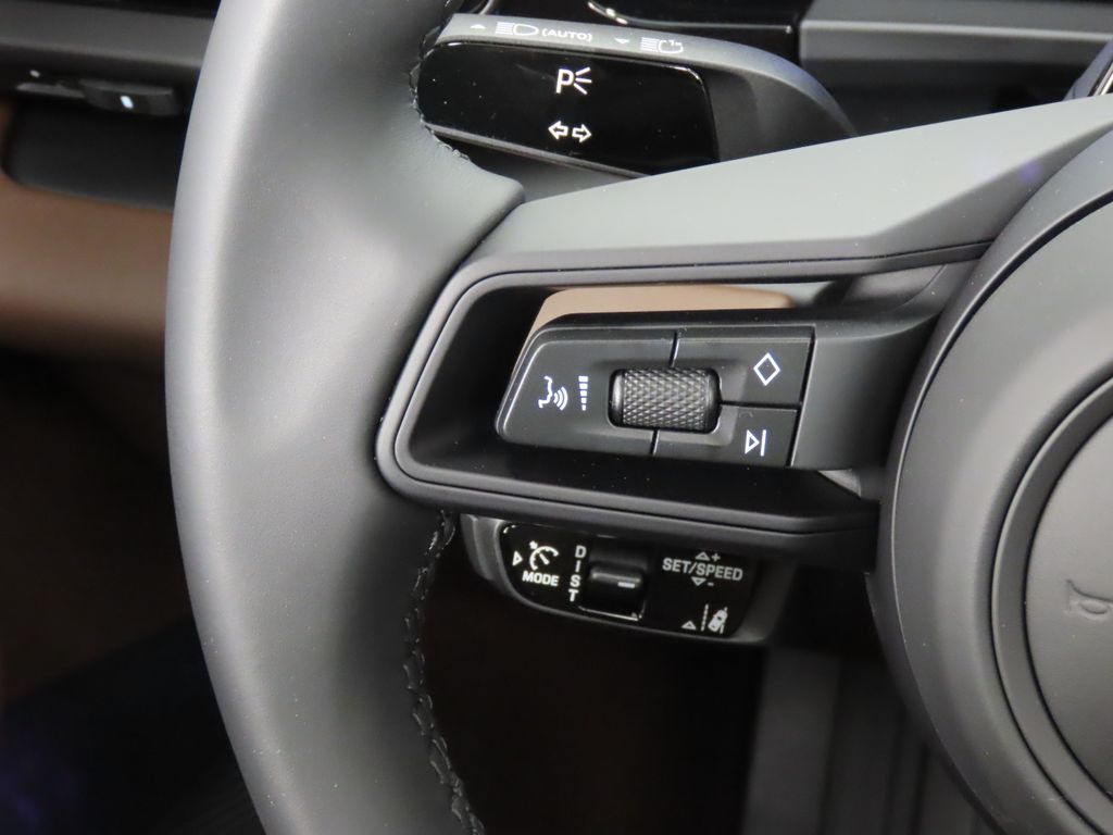 Thumbnail: 2026 Porsche Macan - 21