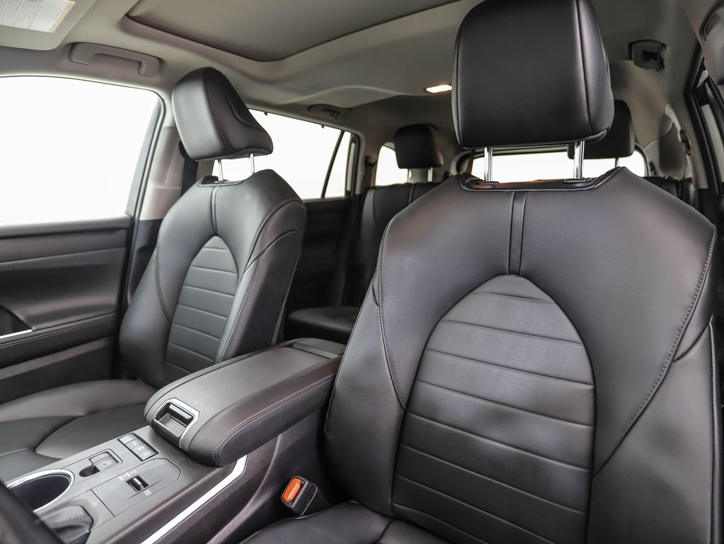 2021 Toyota Highlander XLE 12