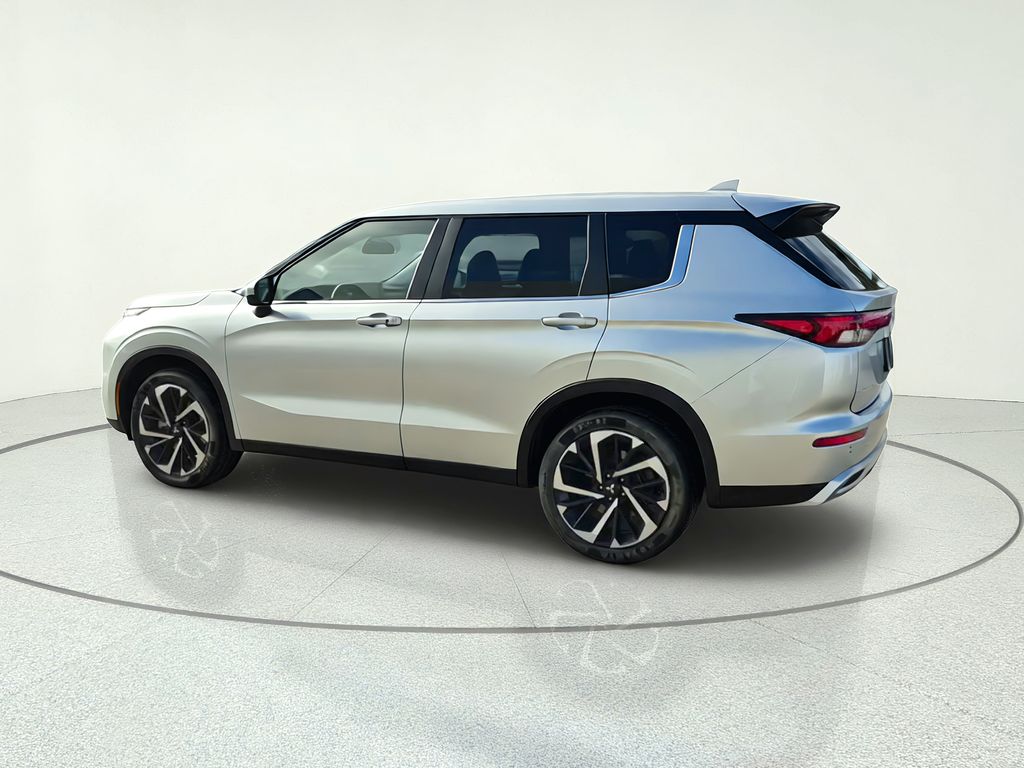 2023 Mitsubishi Outlander SE Silver at North Houston Mitsubishi