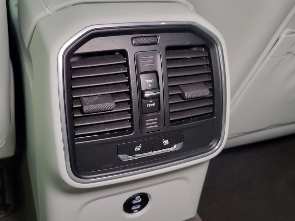 Thumbnail: 2021 Porsche Macan - 21