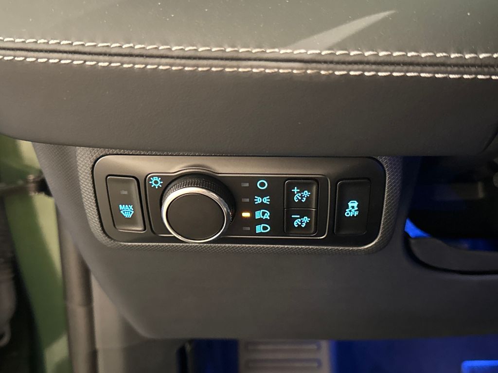 Certified Used 2025 Green Ford Premium image 18