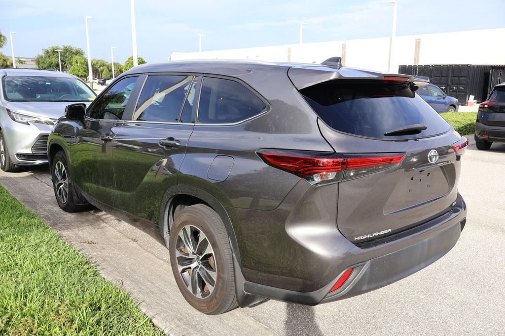 Thumbnail: 2023 Toyota Highlander - 7