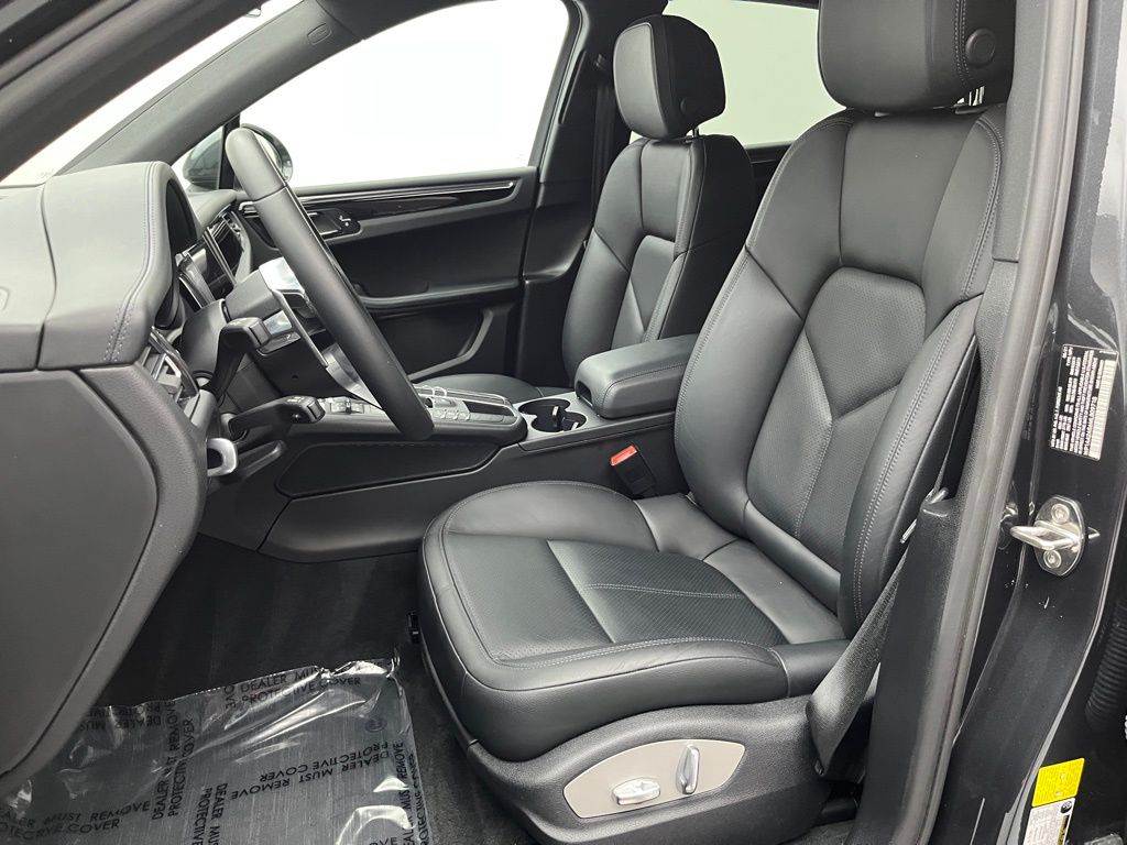 Thumbnail: 2021 Porsche Macan - 5