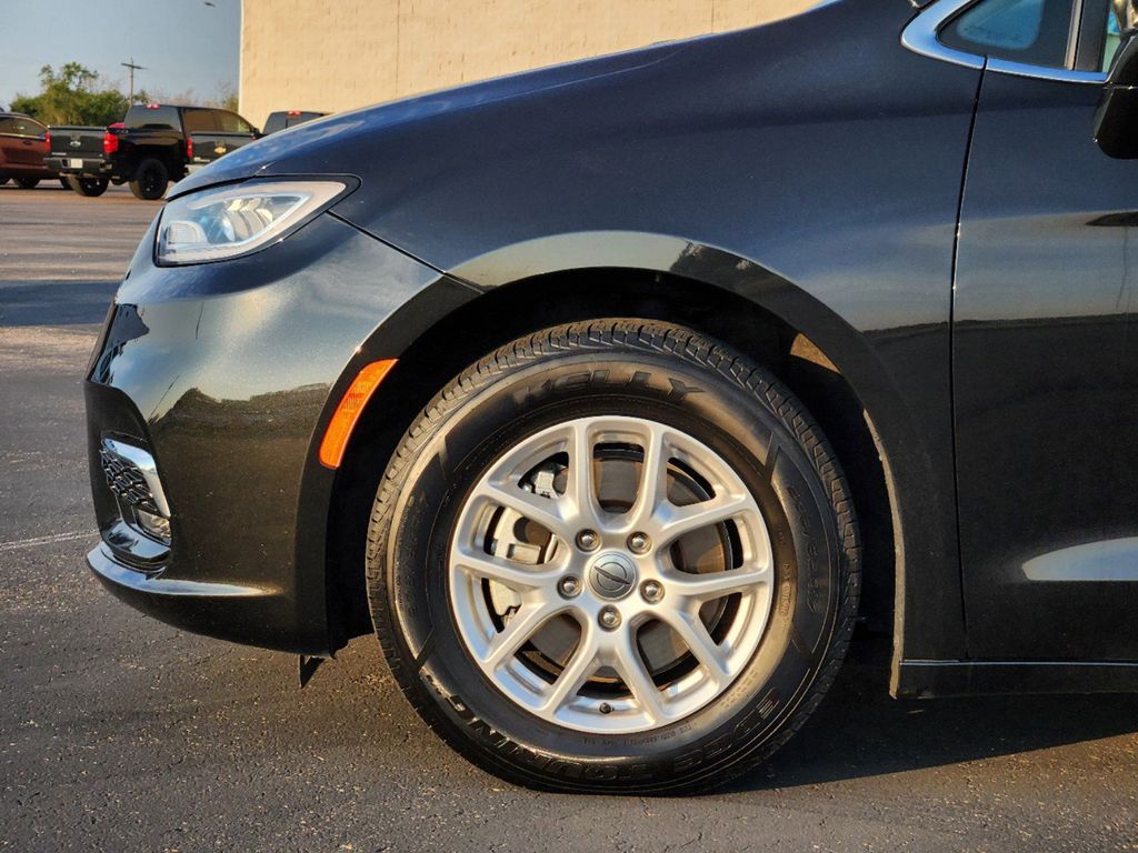 2022 Chrysler Pacifica Touring L 8