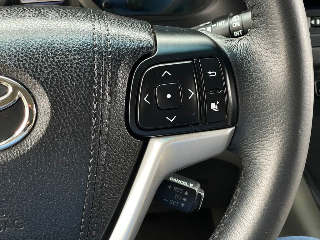 Thumbnail: 2017 Toyota Sienna - 14