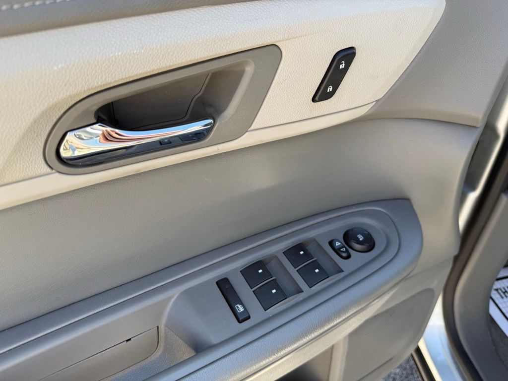Thumbnail: 2017 Chevrolet Traverse - 10