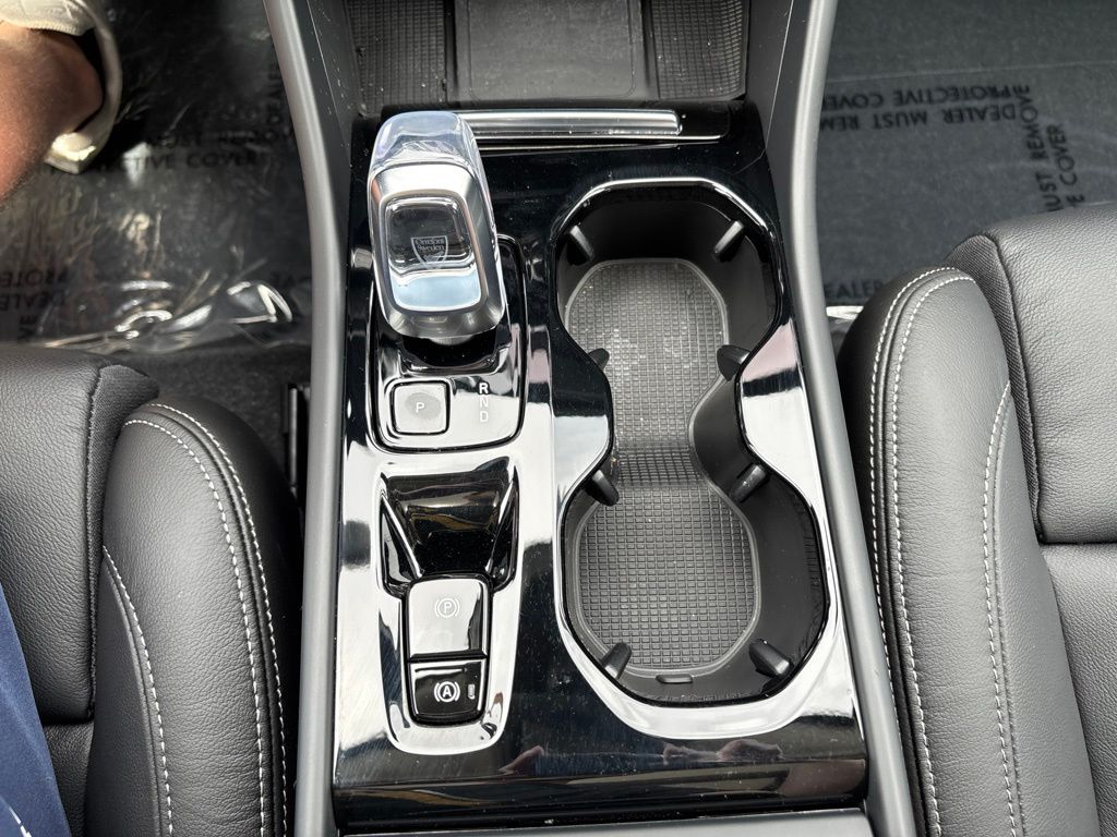 Used 2024 Volvo XC40 SUV