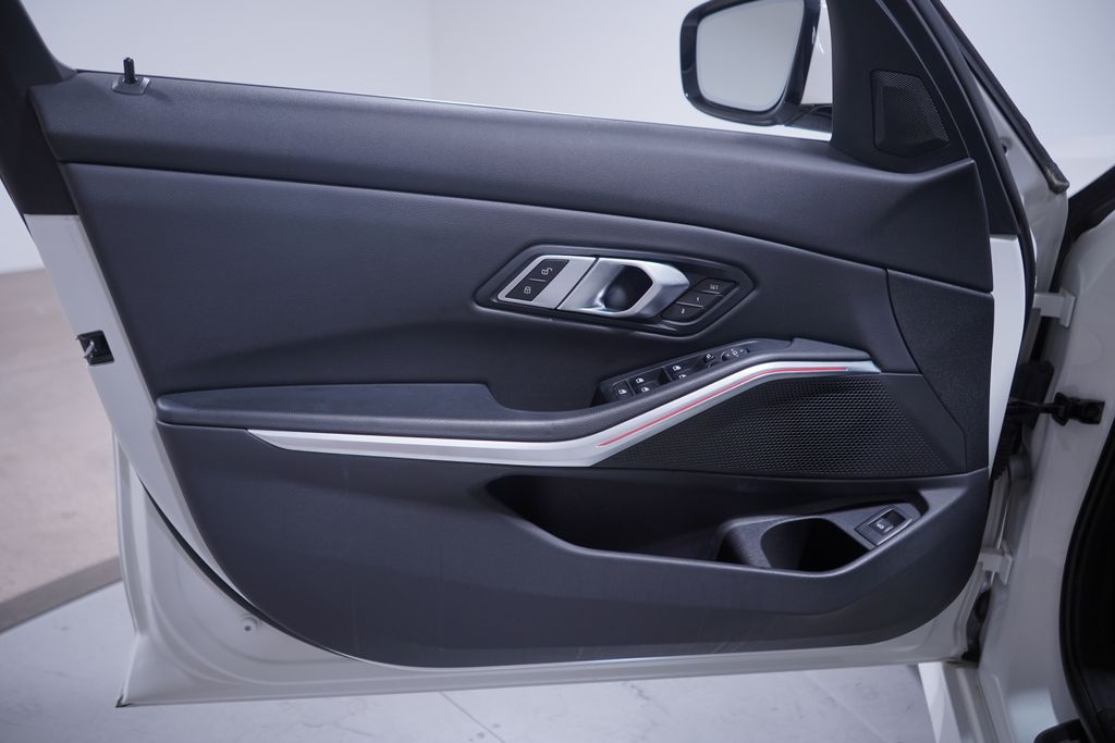 Thumbnail: 2022 BMW 3 Series - 16