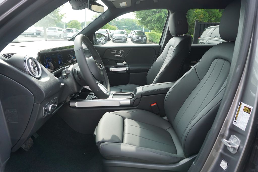 2025 Mercedes-Benz EQB 250+ 21