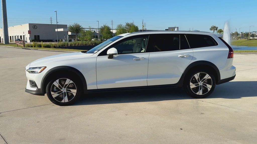 Thumbnail: 2022 Volvo S60 - 5