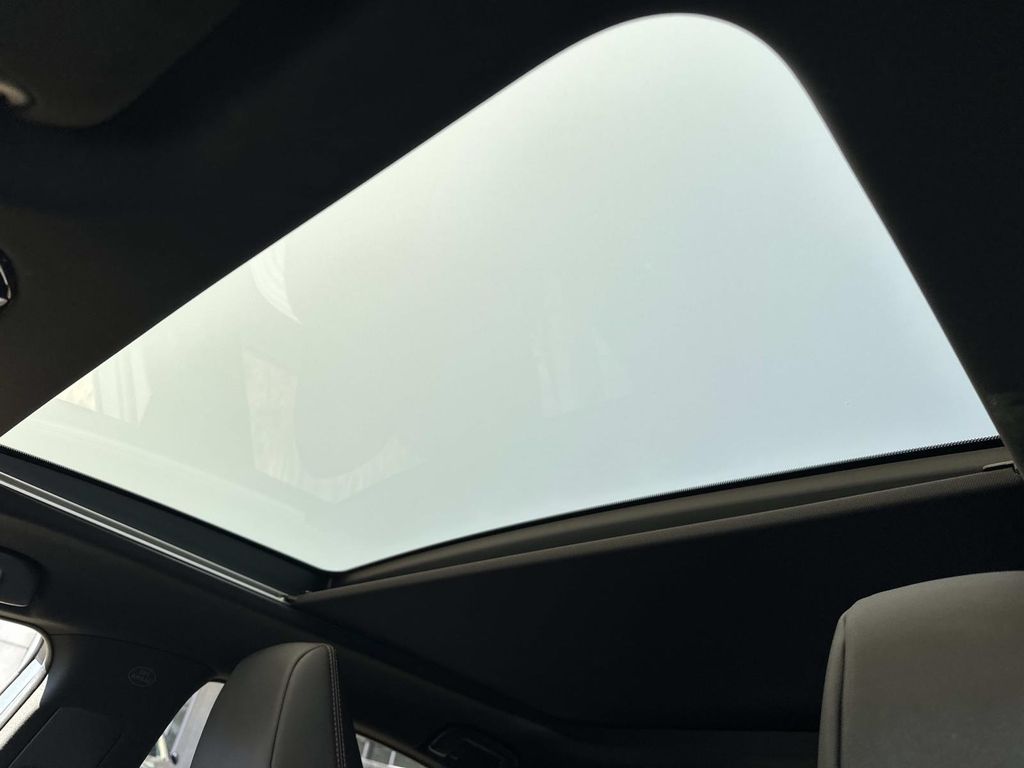 Thumbnail: 2023 Toyota Venza - 31