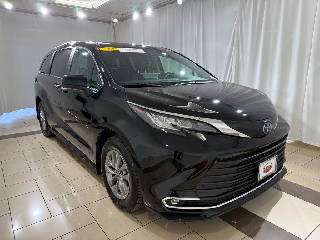 Thumbnail: 2022 Toyota Sienna - 7