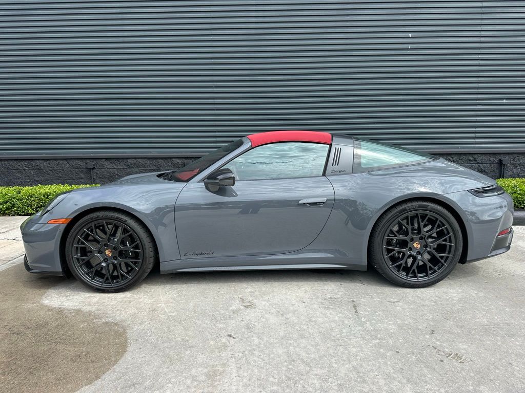 Thumbnail: 2025 Porsche 911 - 2
