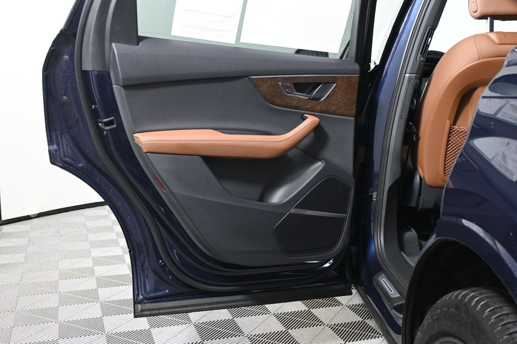 Thumbnail: 2025 Audi Q7 - 32