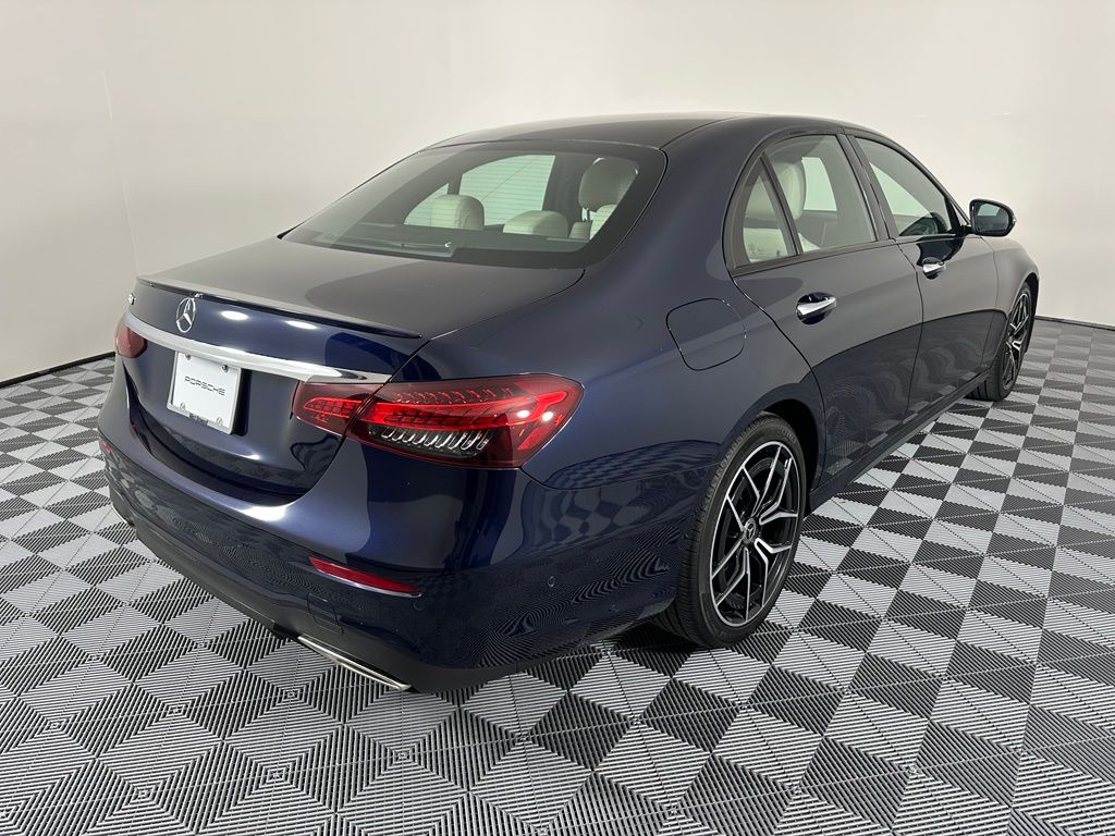 Thumbnail: 2021 Mercedes-Benz E-Class - 10