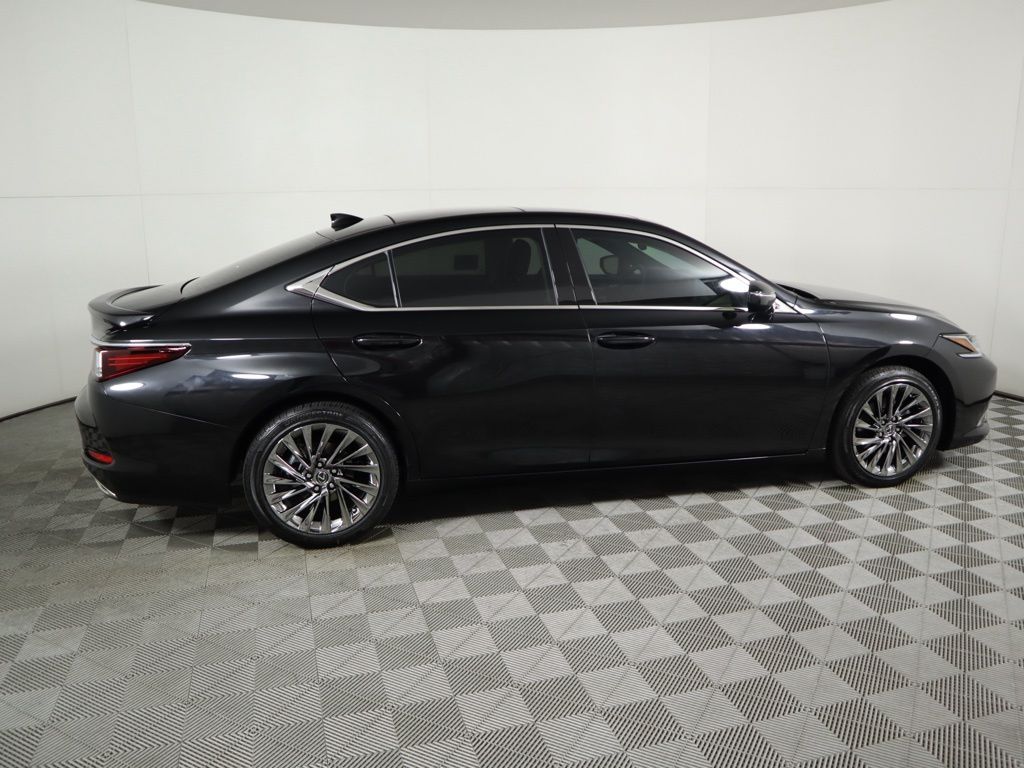 Thumbnail: 2024 Lexus ES - 4