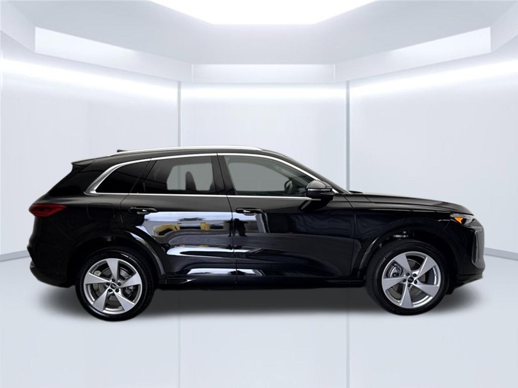 Thumbnail: 2025 Audi Q5 - 6