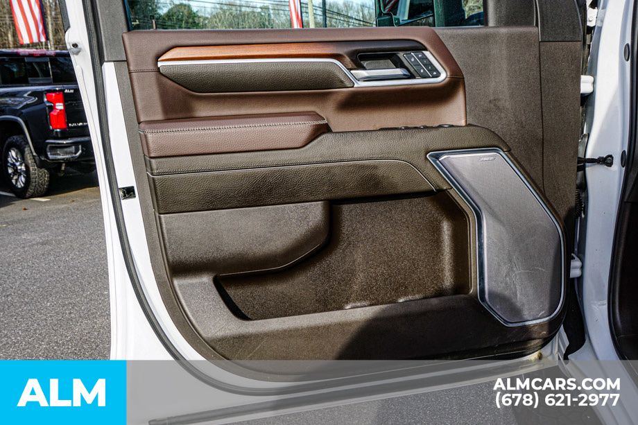 Used 2025 White GMC Denali image 49