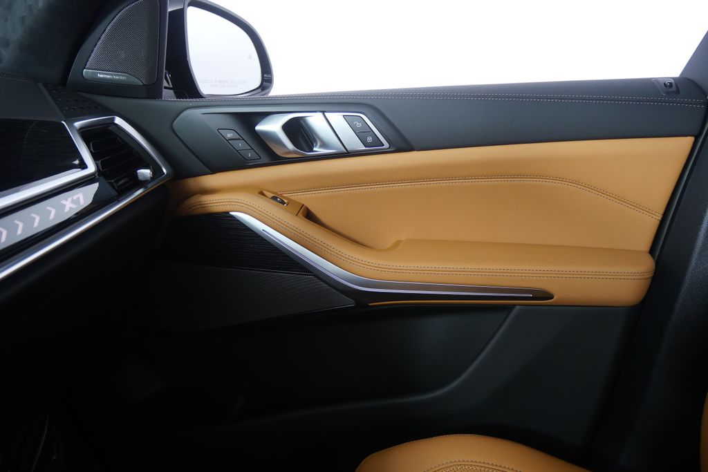 Thumbnail: 2026 BMW X7 - 27