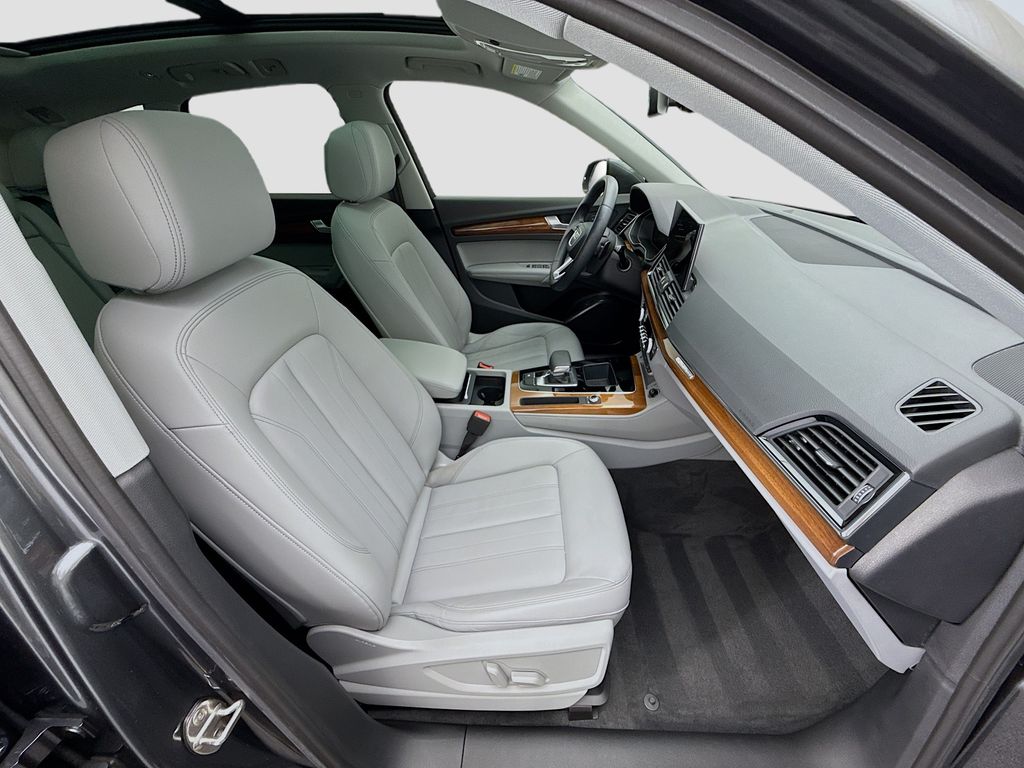 Thumbnail: 2022 Audi Q5 - 18