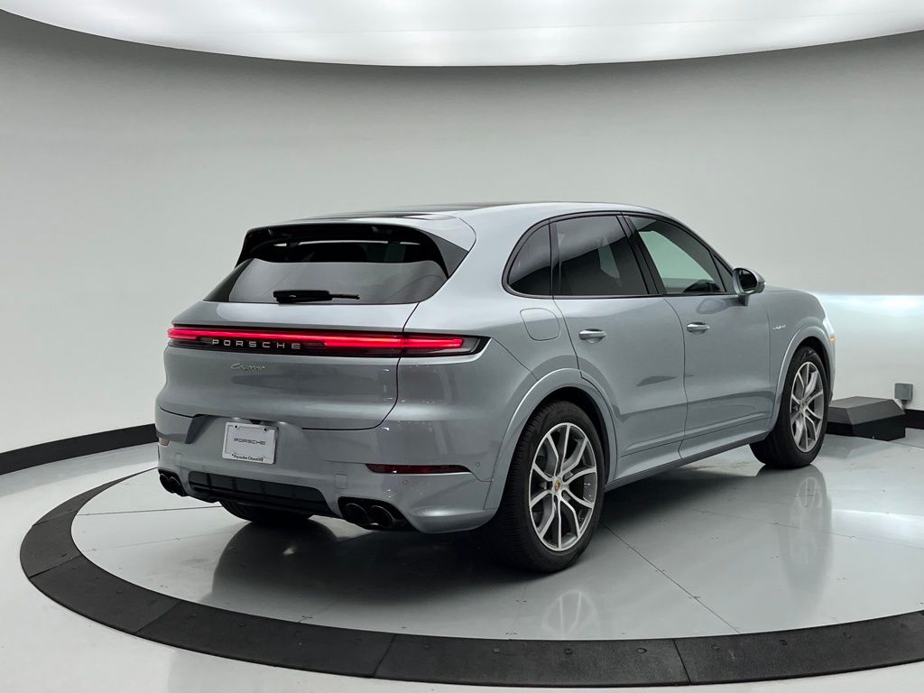Thumbnail: 2024 Porsche Cayenne - 9