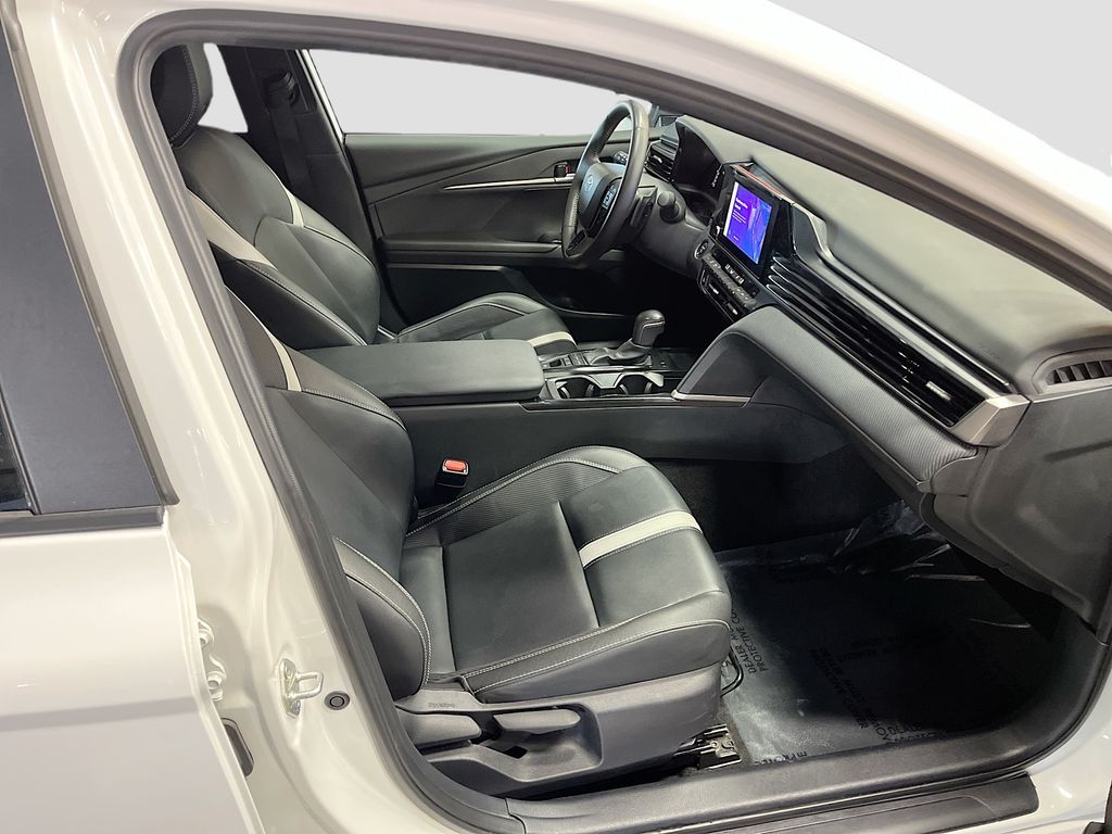 Used 2025 Ice Toyota SE image 28