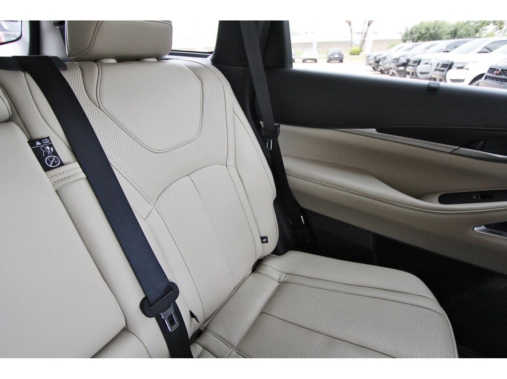 2022 INFINITI QX60 Sensory - 11