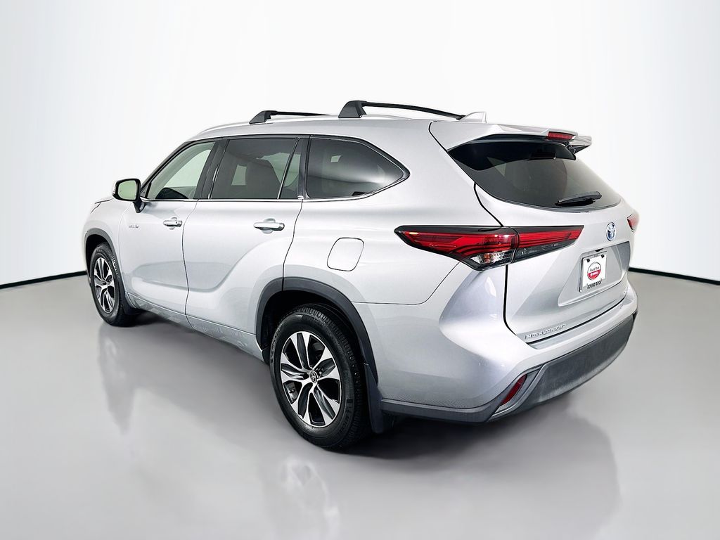 Thumbnail: 2021 Toyota Highlander - 7