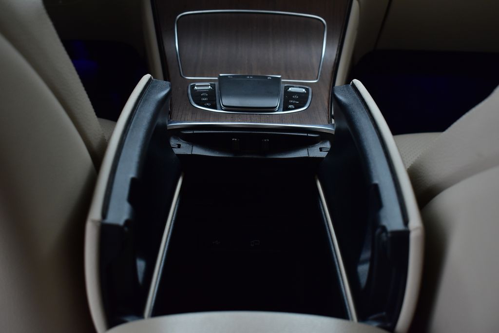 Thumbnail: 2022 Mercedes-Benz GLC - 24