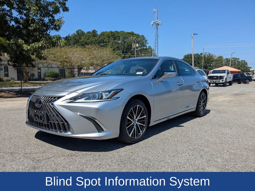 2022 Lexus ES 300h 