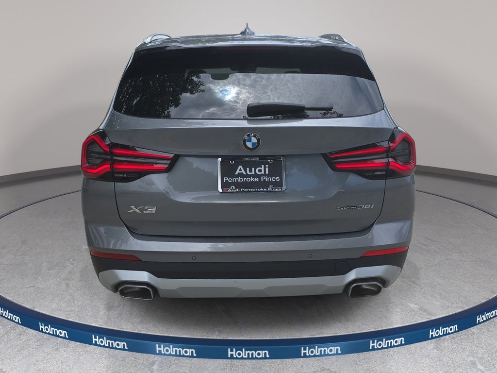 Used 2023 Gray BMW sDrive30i image 9