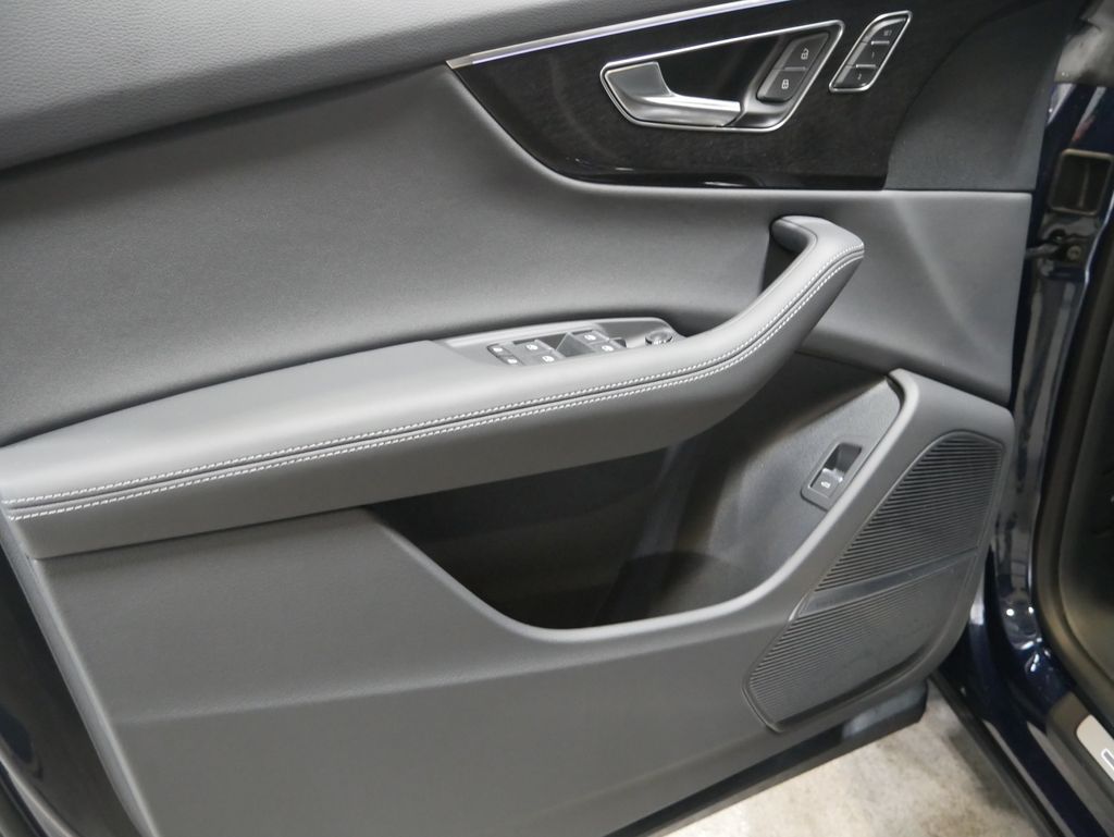 Thumbnail: 2026 Audi Q8 - 14