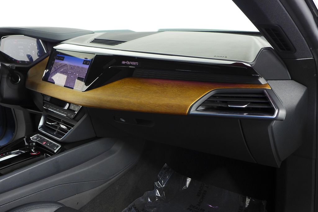 Thumbnail: 2024 Audi e-tron GT - 13