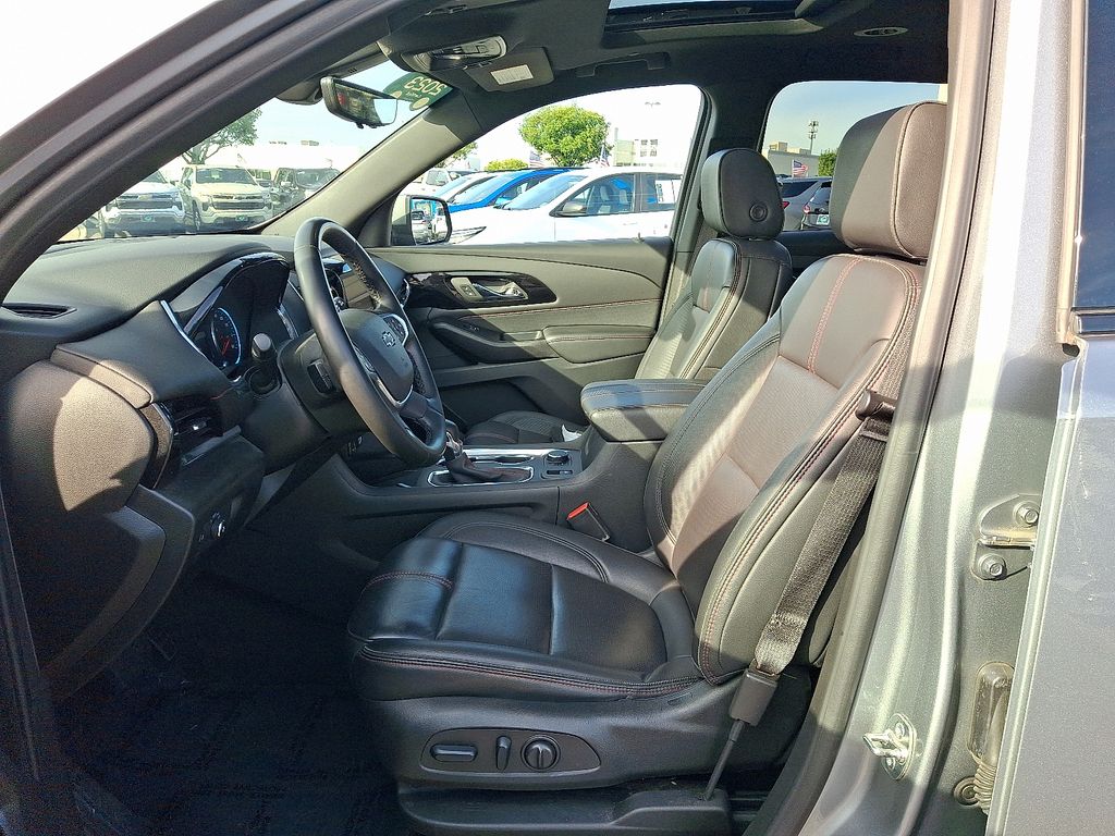 Thumbnail: 2023 Chevrolet Traverse - 14
