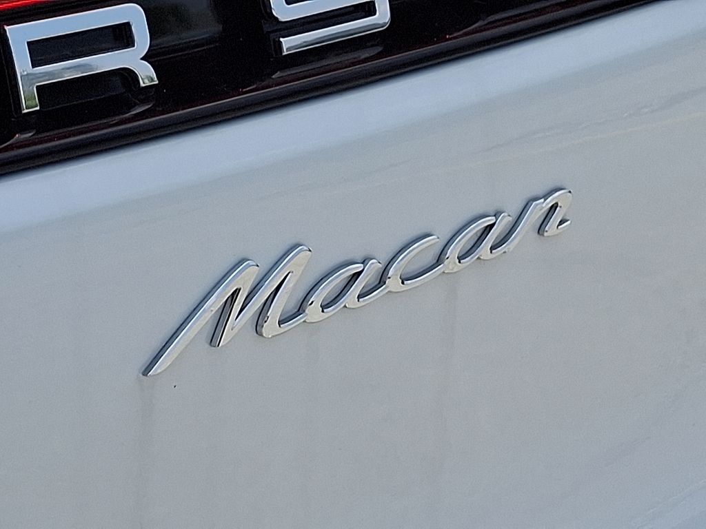 Thumbnail: 2025 Porsche Macan - 30