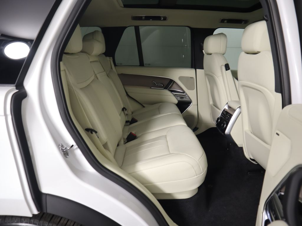 Thumbnail: 2025 Land Rover Range Rover - 22