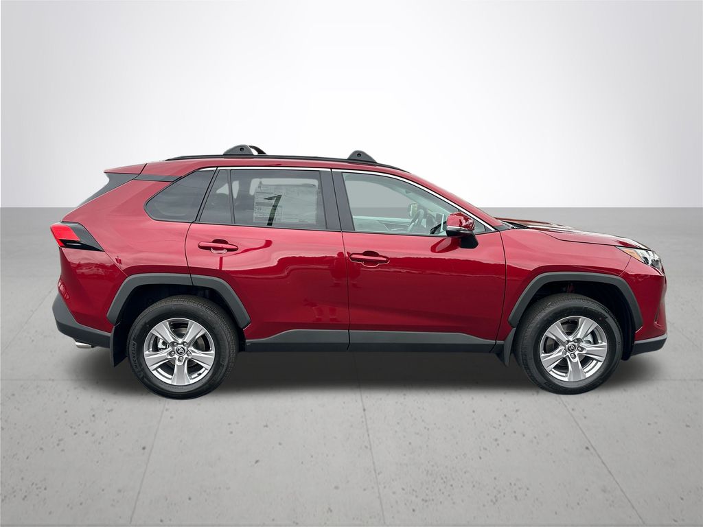 2025 Toyota RAV4 XLE photo 4