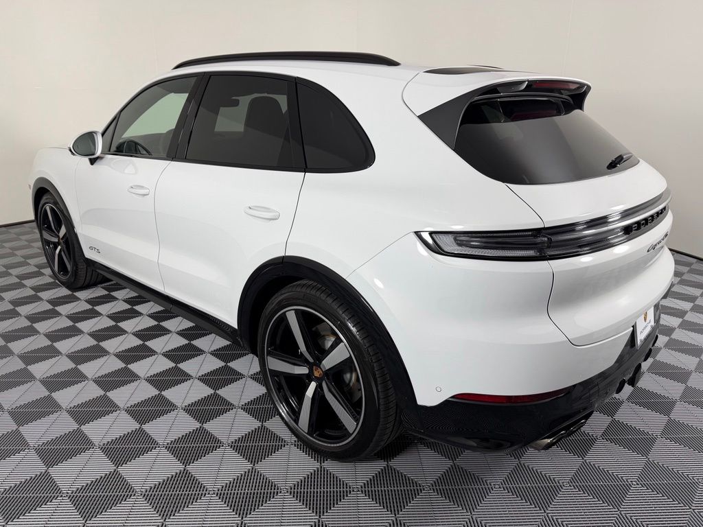 Thumbnail: 2026 Porsche Cayenne - 3