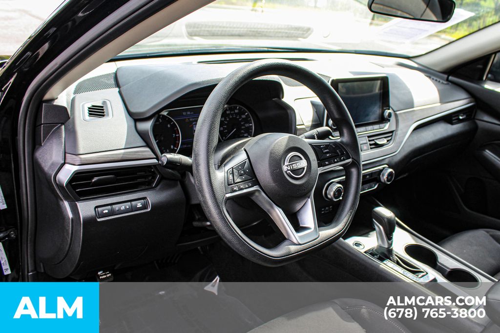 Used 2025 Black Nissan 2.5 SV image 21