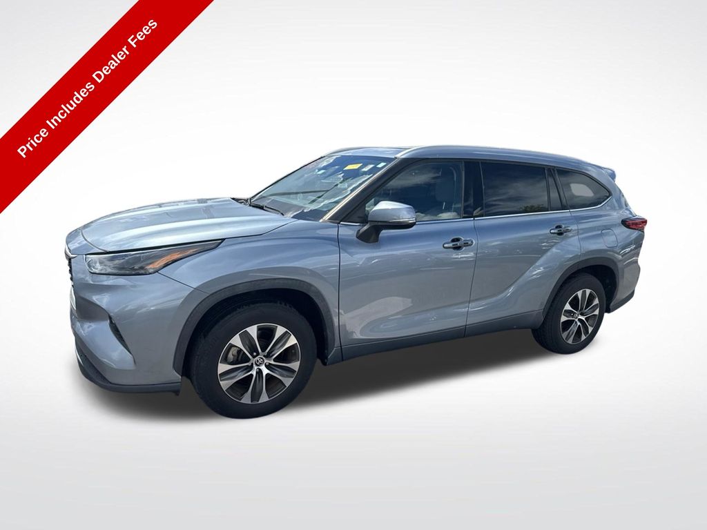 2022 Toyota Highlander XLE FWD photo