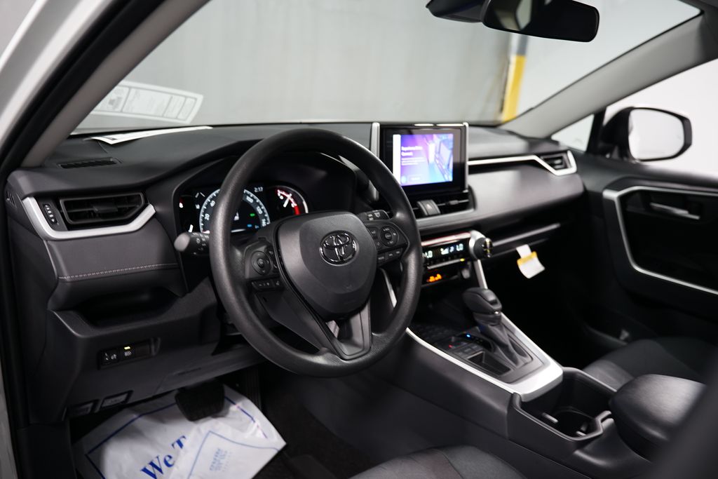 2025 Toyota RAV4 XLE 11