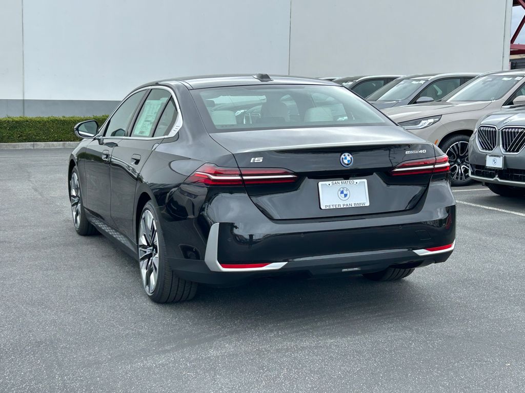 Thumbnail: 2026 BMW i5 - 3