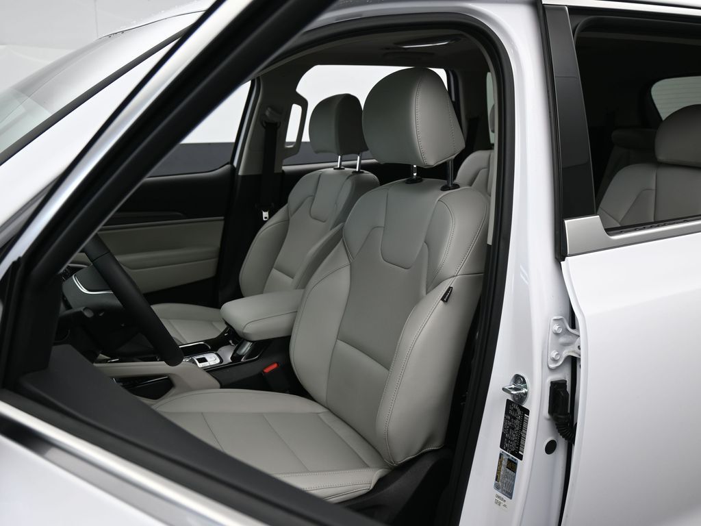 Used 2024 Glacial White Pearl Kia S image 10