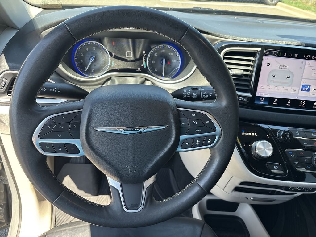 Used 2022 Chrysler Pacifica Van