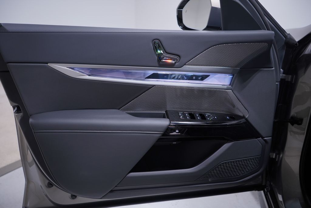 Thumbnail: 2026 BMW 7 Series - 10