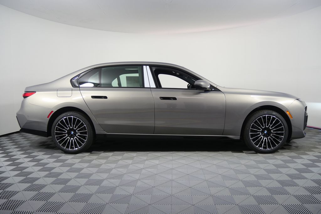 Thumbnail: 2025 BMW 7 Series - 2