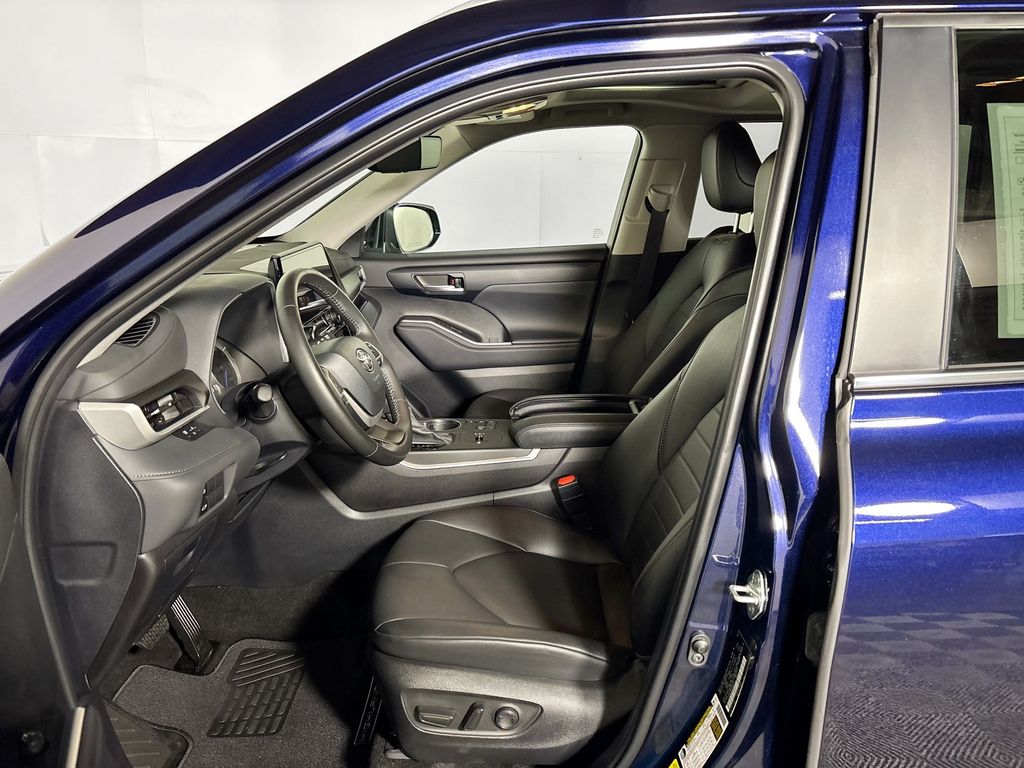 2024 Toyota Highlander Hybrid XLE