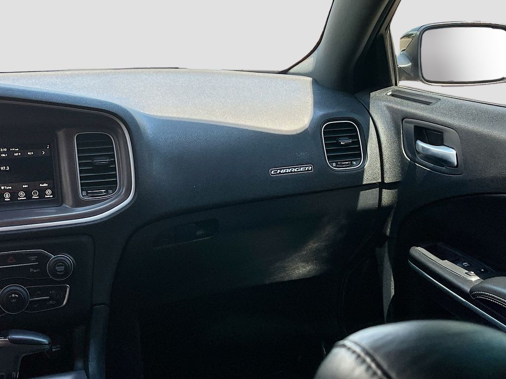 Used 2022 Black Dodge SXT image 22